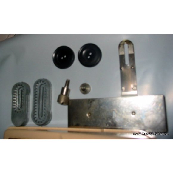 1960 Singer Green Atomic Case Sewing Buttonhole Maker case #489500 or 489510 - Picture 4 of 10